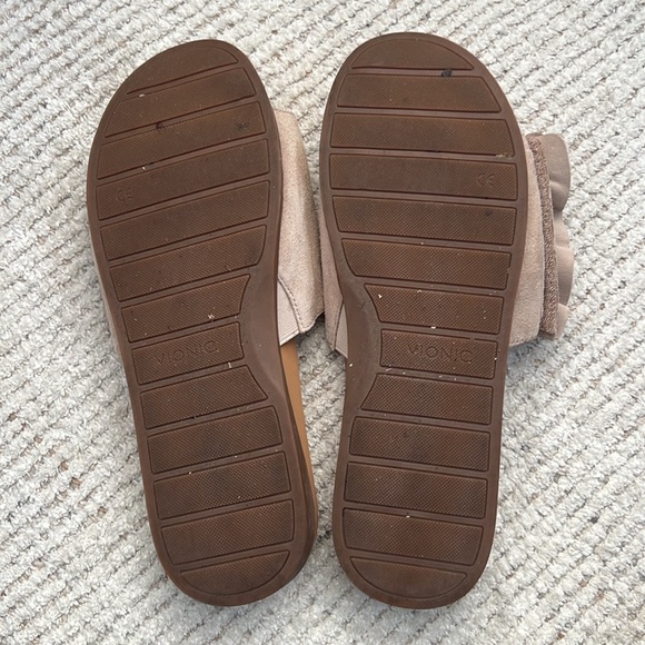 Vionic Roni Suede Ruffle Slide - Picture 6 of 6